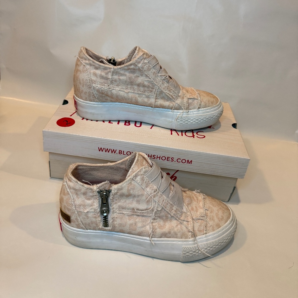 Blowfish Blush Low Top Canvas Sneakers – Size 2